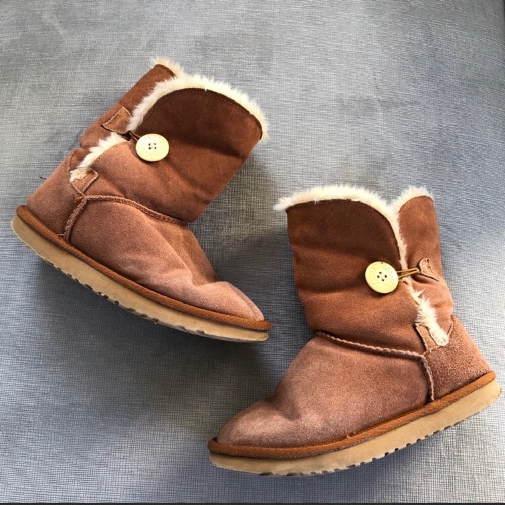UGG - Picture 2 of 7